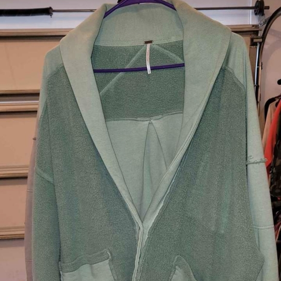 FREE PEOPLE Womens Sz small oversized shacket with pockets. Bleached Military. - Picture 7 of 7